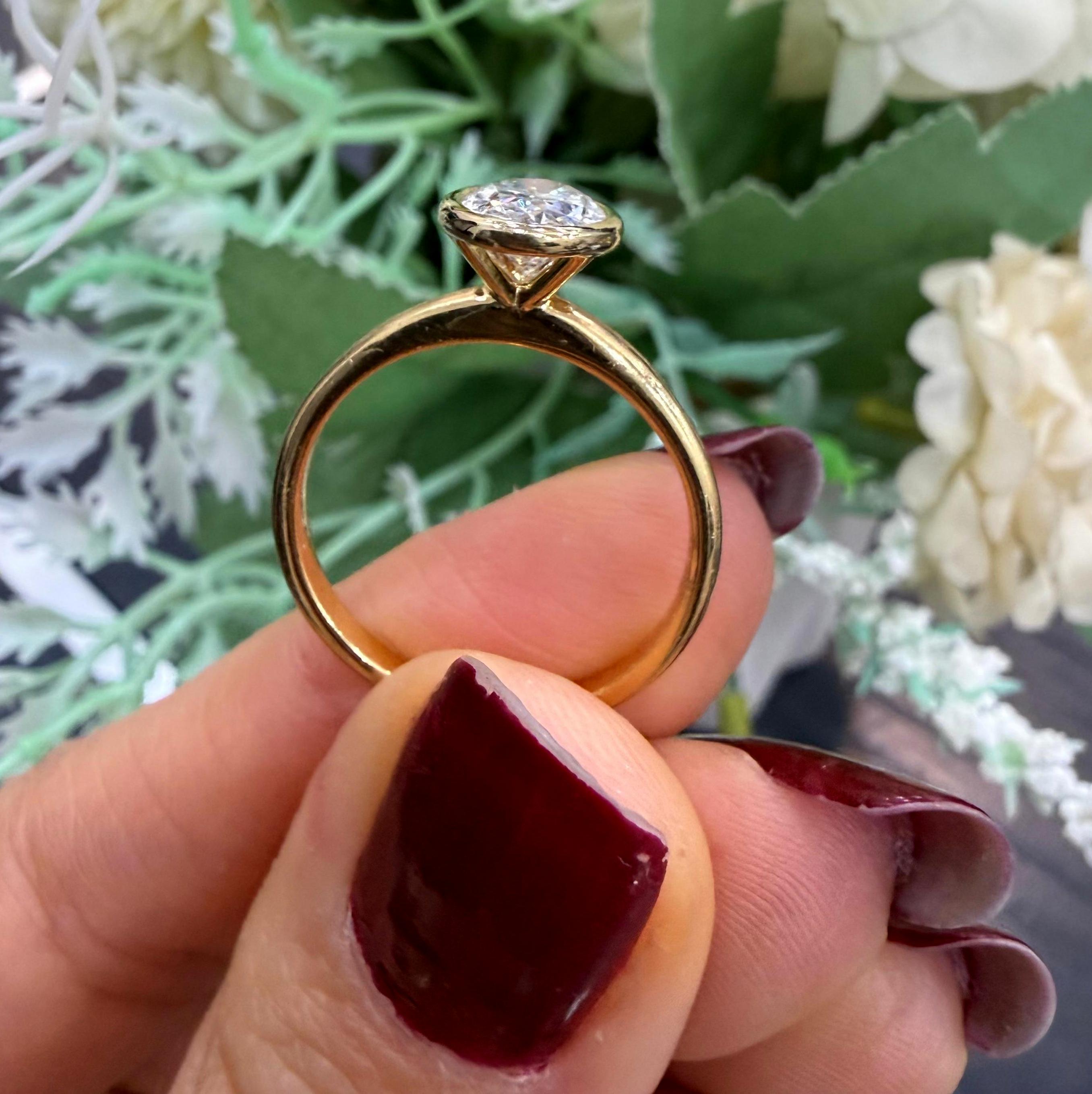 IGI 1.40ct E/VS Oval Lab Diamond Bezel Set Solitaire Ring In 18k Yellow Gold