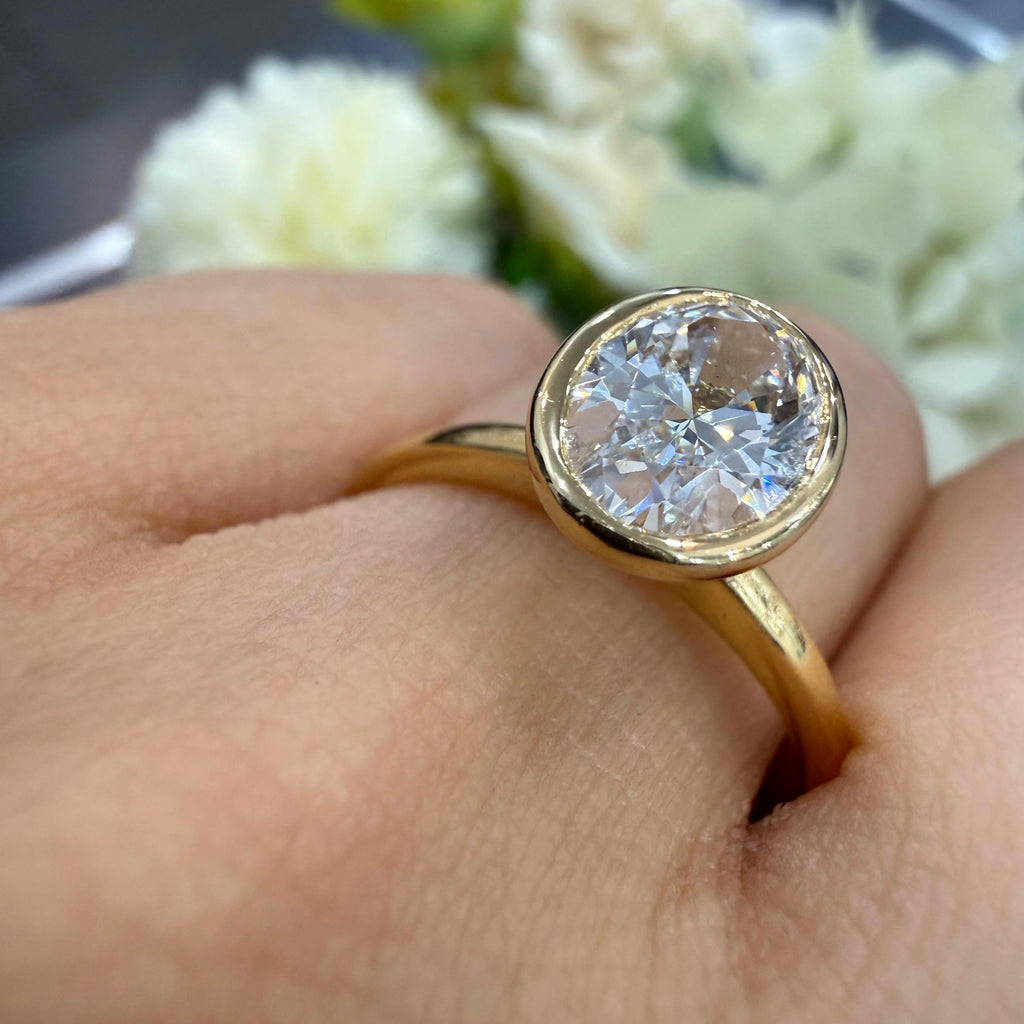IGI 1.40ct E/VS Oval Lab Diamond Bezel Set Solitaire Ring In 18k Yellow Gold
