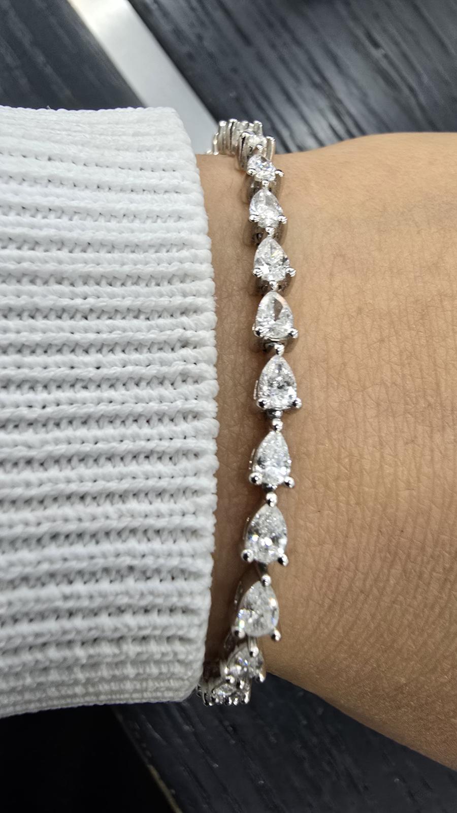 8.50CT D/VS Lab Grown Pear Diamond Claw Set Tennis Bracelet In White Gold