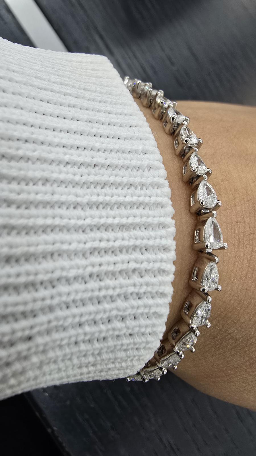 8.50CT D/VS Lab Grown Pear Diamond Claw Set Tennis Bracelet In White Gold