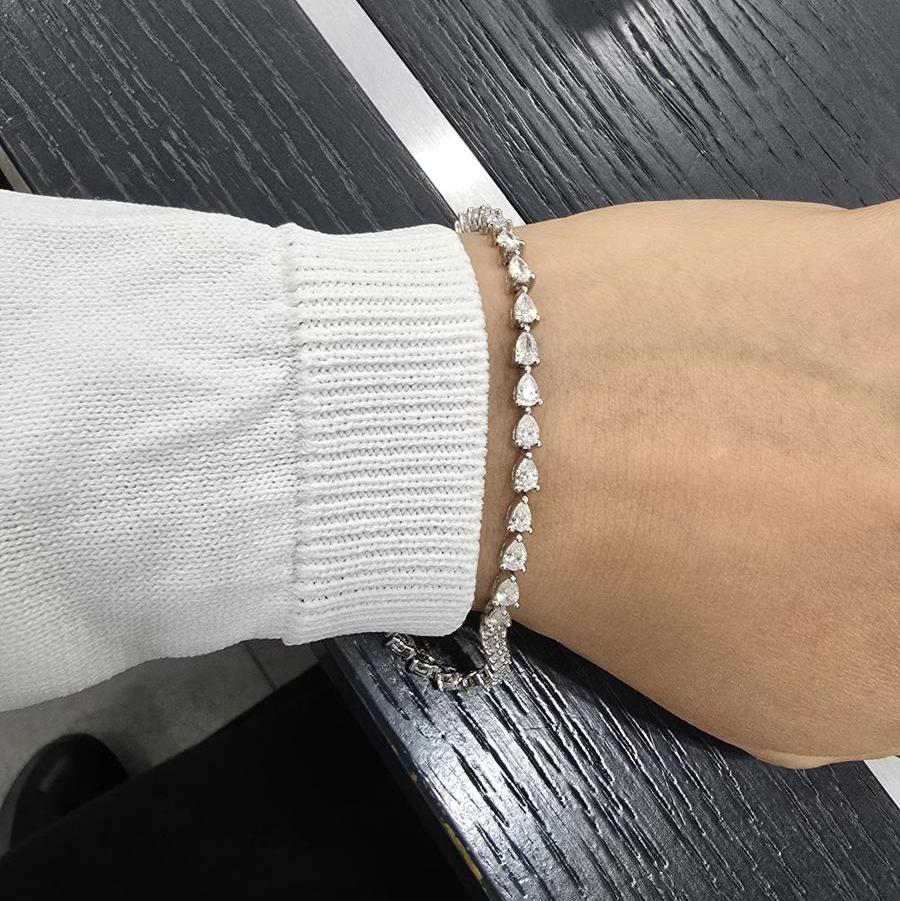 8.50CT D/VS Lab Grown Pear Diamond Claw Set Tennis Bracelet In White Gold