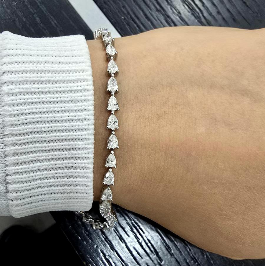 8.50CT D/VS Lab Grown Pear Diamond Claw Set Tennis Bracelet In White Gold