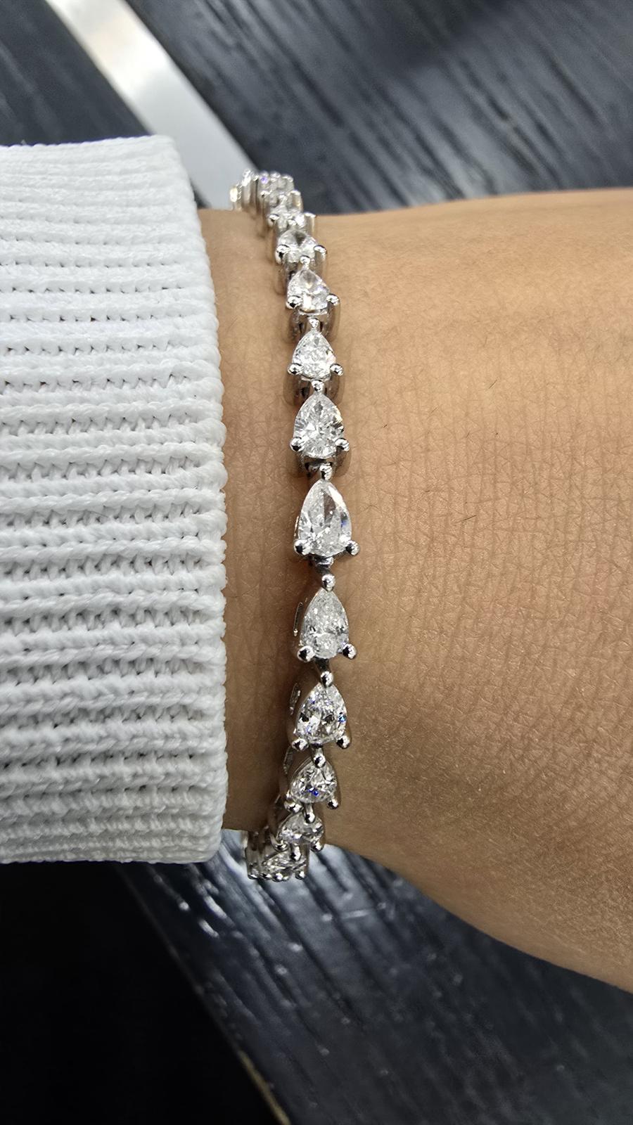 8.50CT D/VS Lab Grown Pear Diamond Claw Set Tennis Bracelet In White Gold