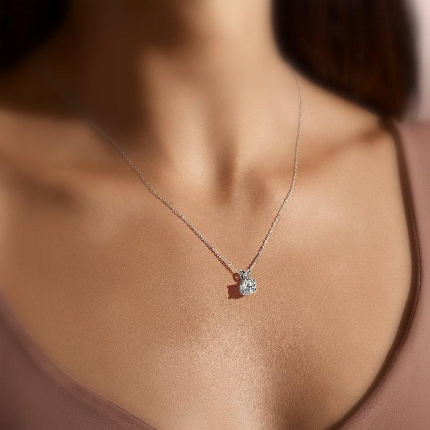Certified D/VS 1.00Ct Round Diamond Solitaire Pendant Necklace for Women