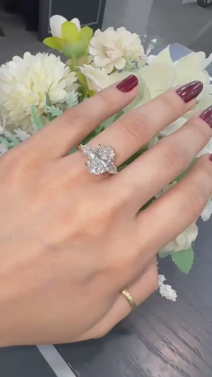 IGI 4.20ct E/VS Oval & Pear Lab Diamond Three-Stone Ring In 18k Yellow Gold