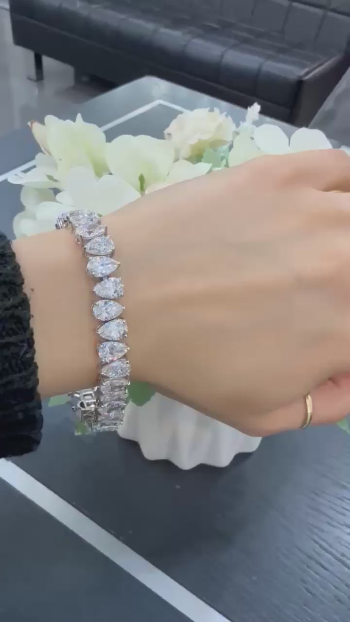 35.42CT D/VS Pear Lab Diamond Tennis Bracelet In Platinum - 35Grams