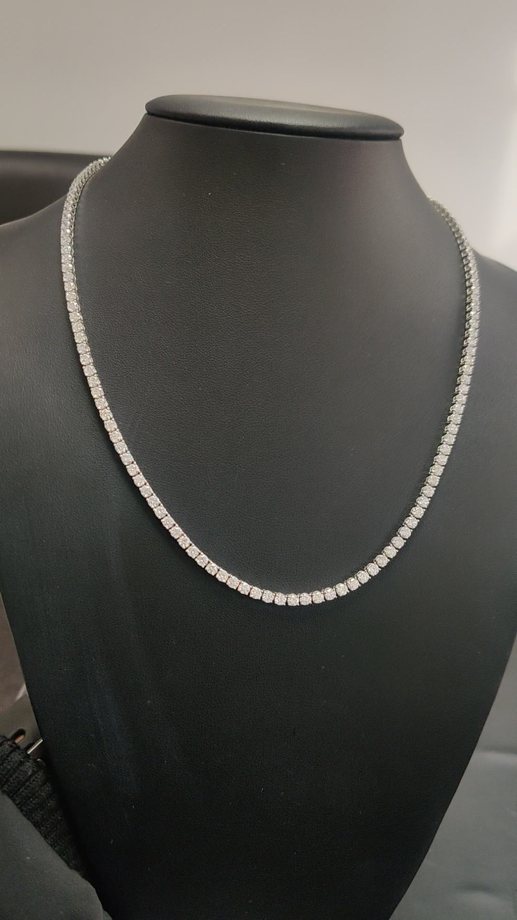 D/VVS 27.00Ct Round Diamond Tennis Necklace in Hallmarked White Gold 21 inches