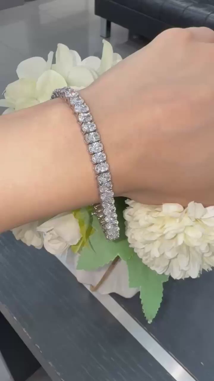 Vertical Oval Diamond Vertical Tennis Bracelet in Gold & Platinum (8Ct-30Ct)