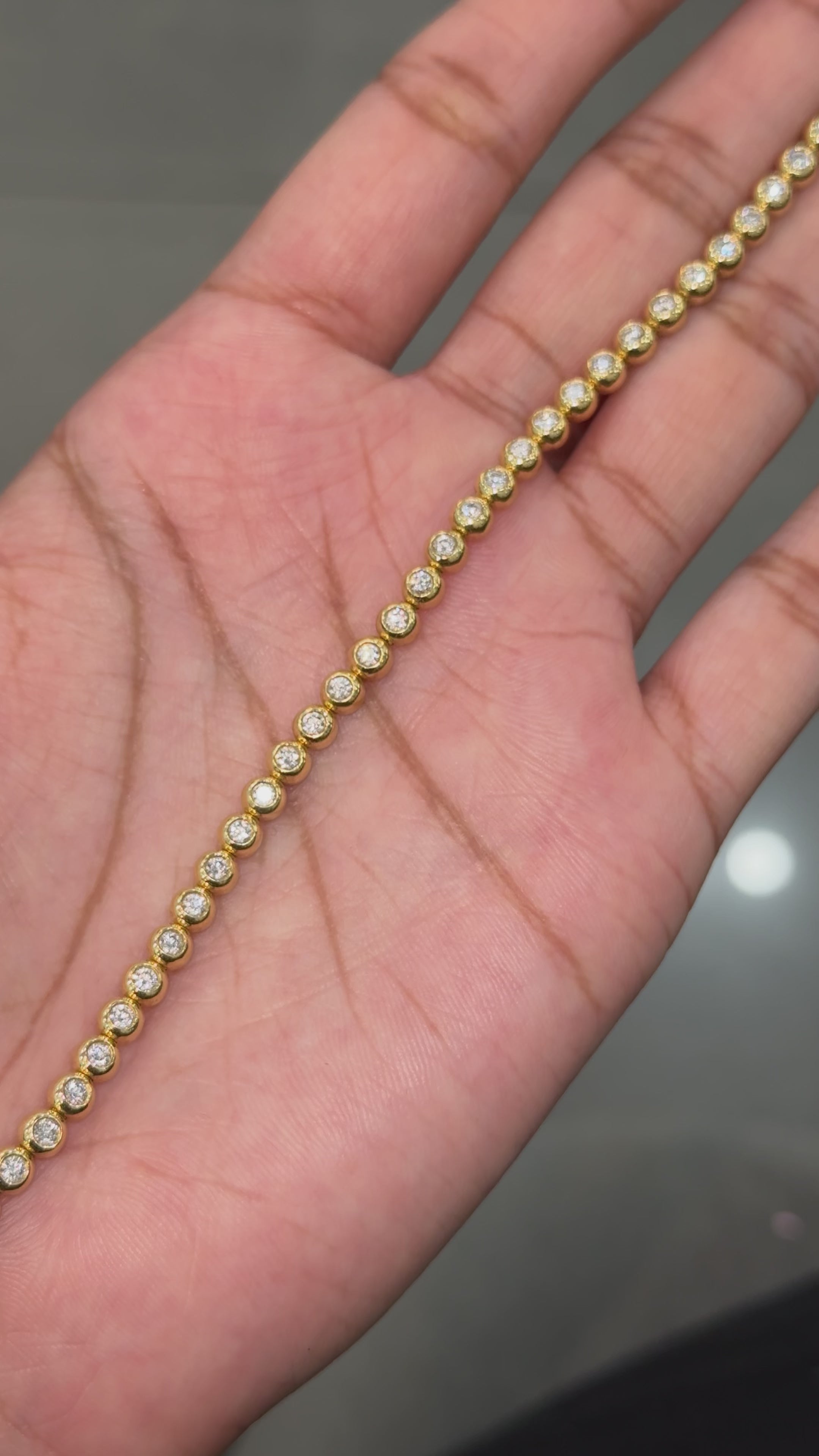 2.00ct Round Diamond Tennis Bracelet - Gold (Angle View 2)