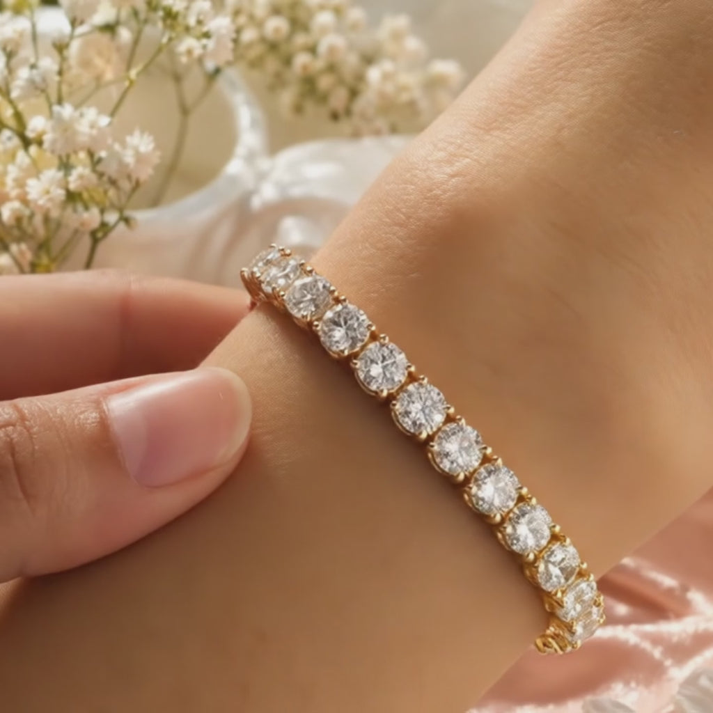 D/VS 25.00 ct Lab Diamond Claw Set Tennis Bracelet in 9k Gold