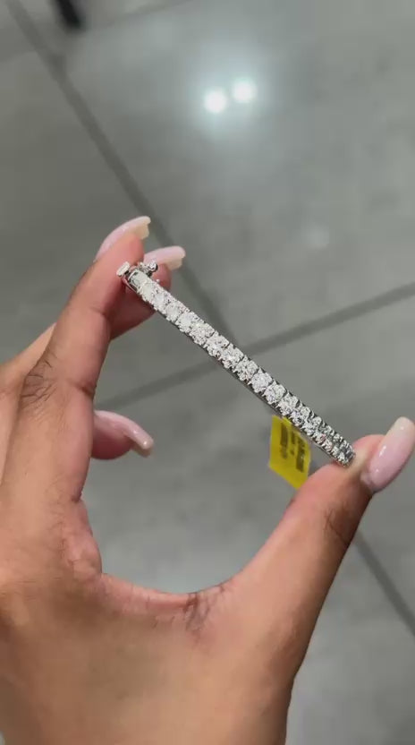 4.00CT D/VS Lab Grown Round Diamond Bangle In White Gold