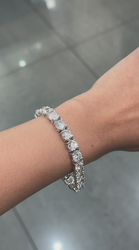 D/VS 35.00ct Lab Diamond Claw Set Tennis Bracelet in 9k Gold | 1.5ct Each Diamond