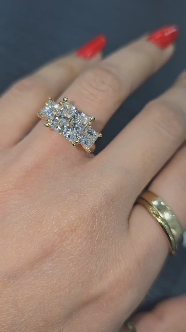 4.50Ct IGI Certified Princess Cut Diamond Trilogy Ring In 18k Yellow Gold