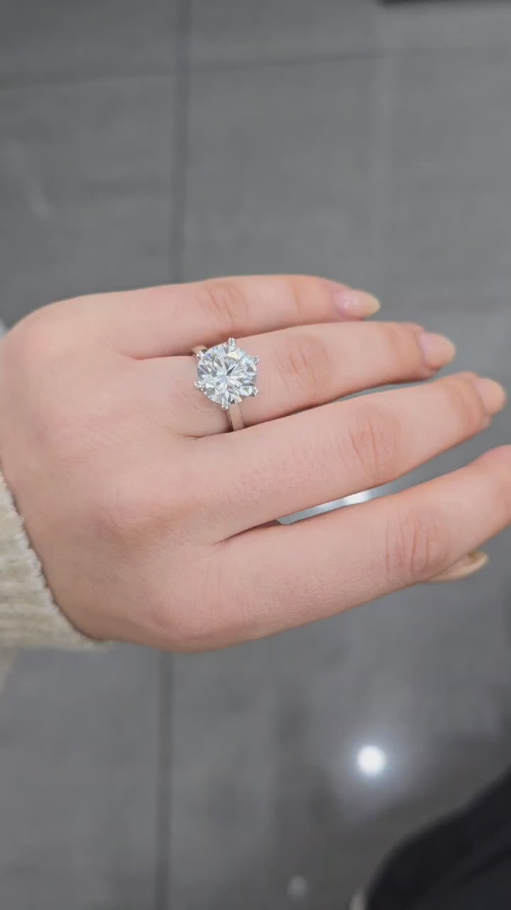 Clearance IGI Certified D-F/VS 4.00Ct Round Diamond Solitaire Engagement Ring in Platinum