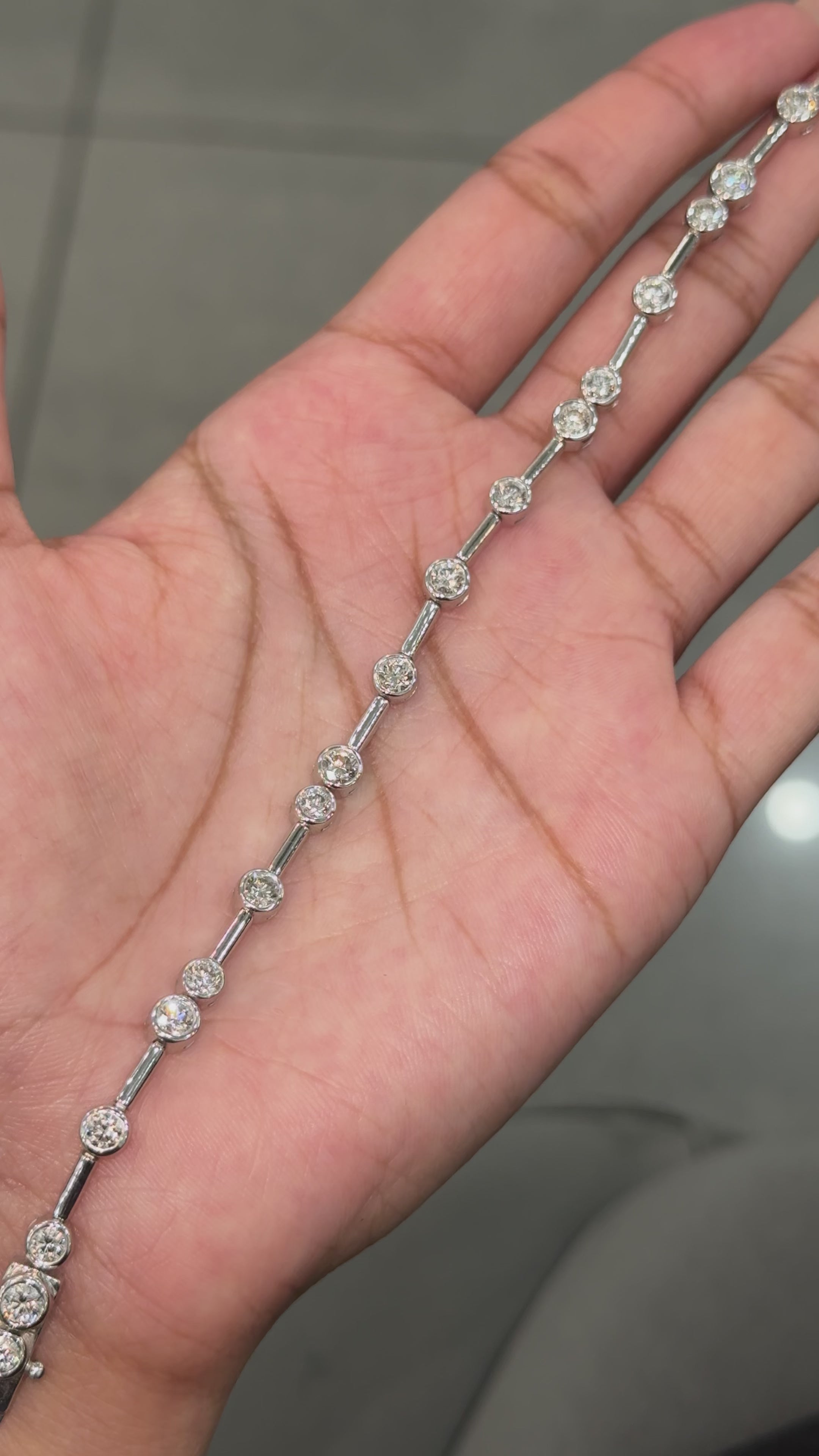 4.00ct Round Diamond Tennis Bracelet - Gold (Angle View 1)
