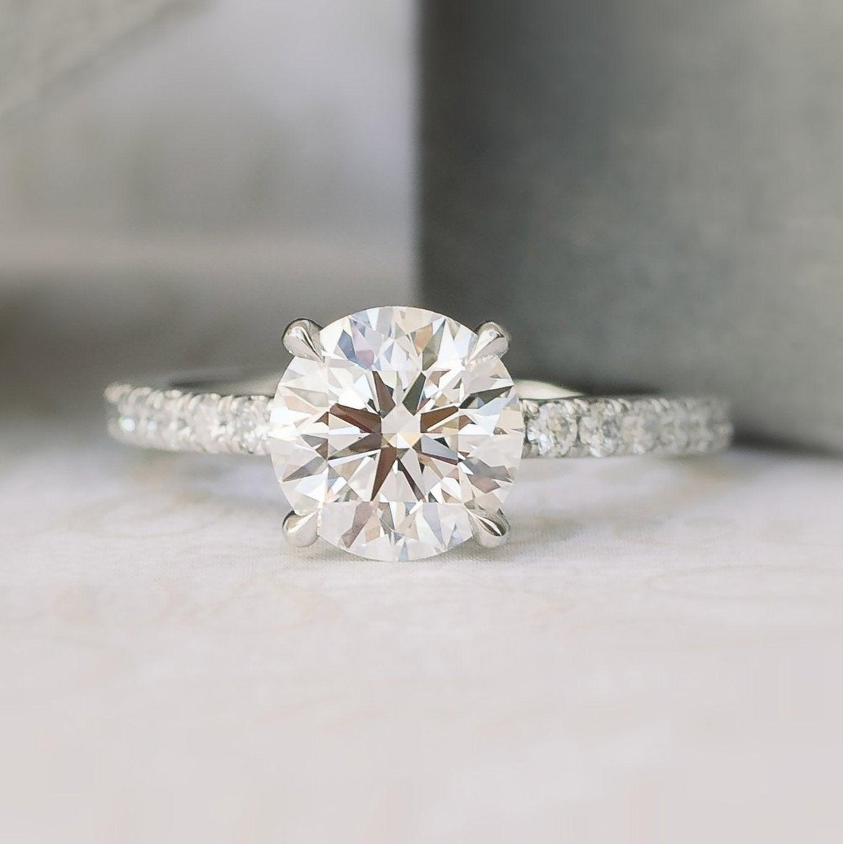 IGI Certified E/VS 4.50Ct Lab Grown Round Diamond Engagement Ring in Platinum