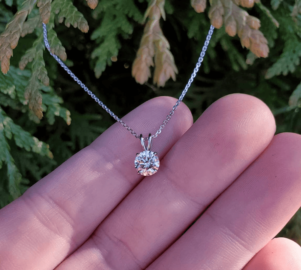 Certified D/VS 1.00Ct Round Diamond Solitaire Pendant Necklace for Women