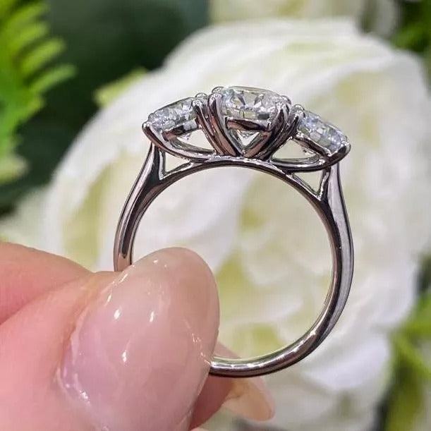 D/VS 2.00ct - 3.00ct Classic Round Diamond Trilogy Engagement Ring in Platinum