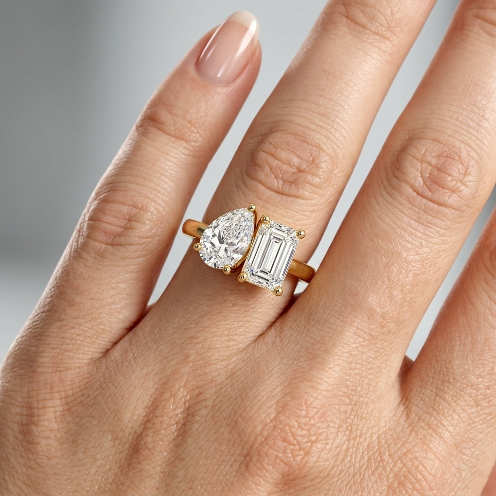 IGI Certified 2.00 Ct F/VS Emerald & Pear Diamond Toi et Moi Ring