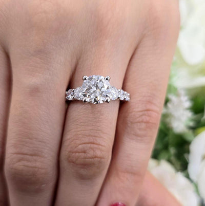 IGI Certified 3.00 Carat E/VS Lab Grown Round with Side Diamond Engagement Ring For Women