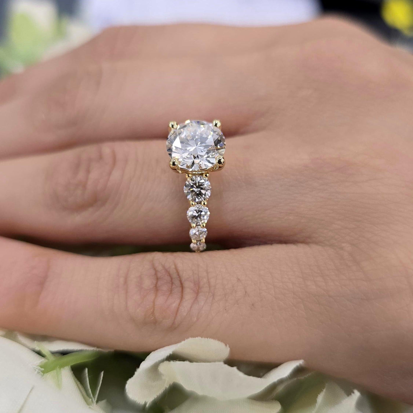 IGI Certified 3.00 Carat E/VS Lab Grown Round with Side Diamond Engagement Ring For Women