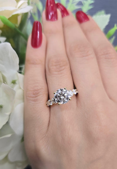 IGI Certified 3.00 Carat E/VS Lab Grown Round with Side Diamond Engagement Ring For Women