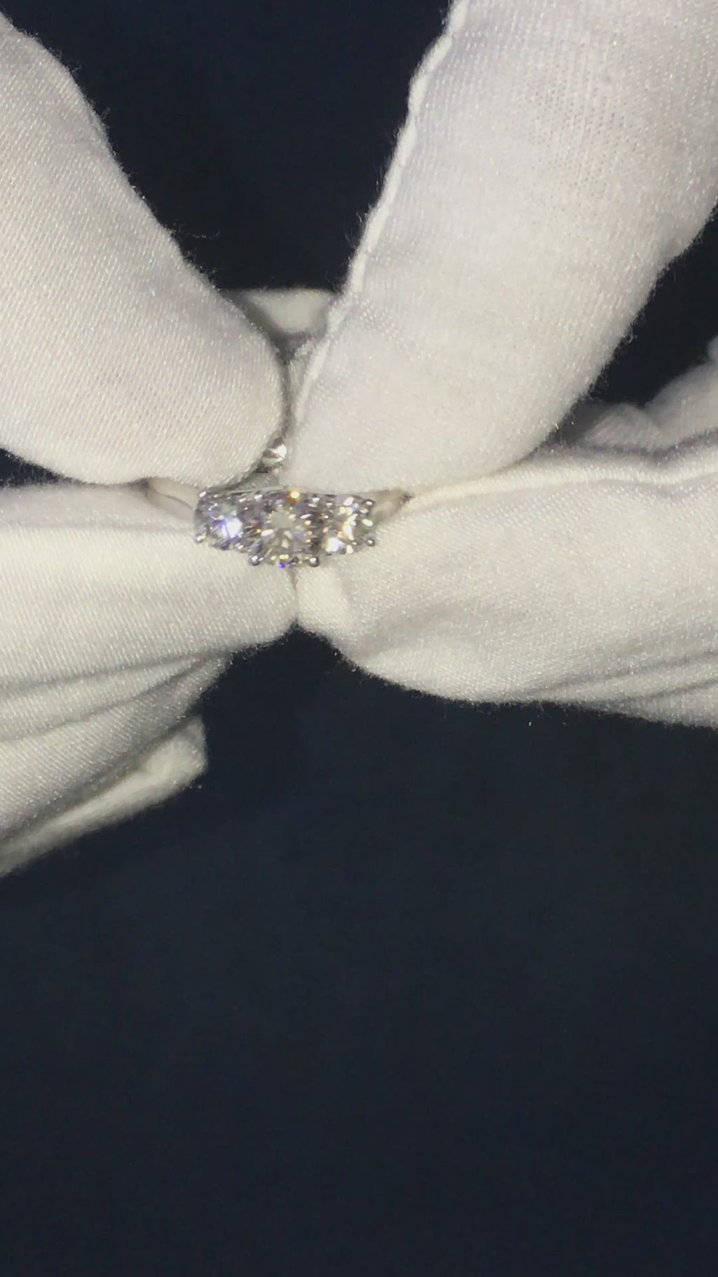 Last Piece ! F/VS 1.50CT Classic Round Diamond Trilogy Engagement Ring in Platinum