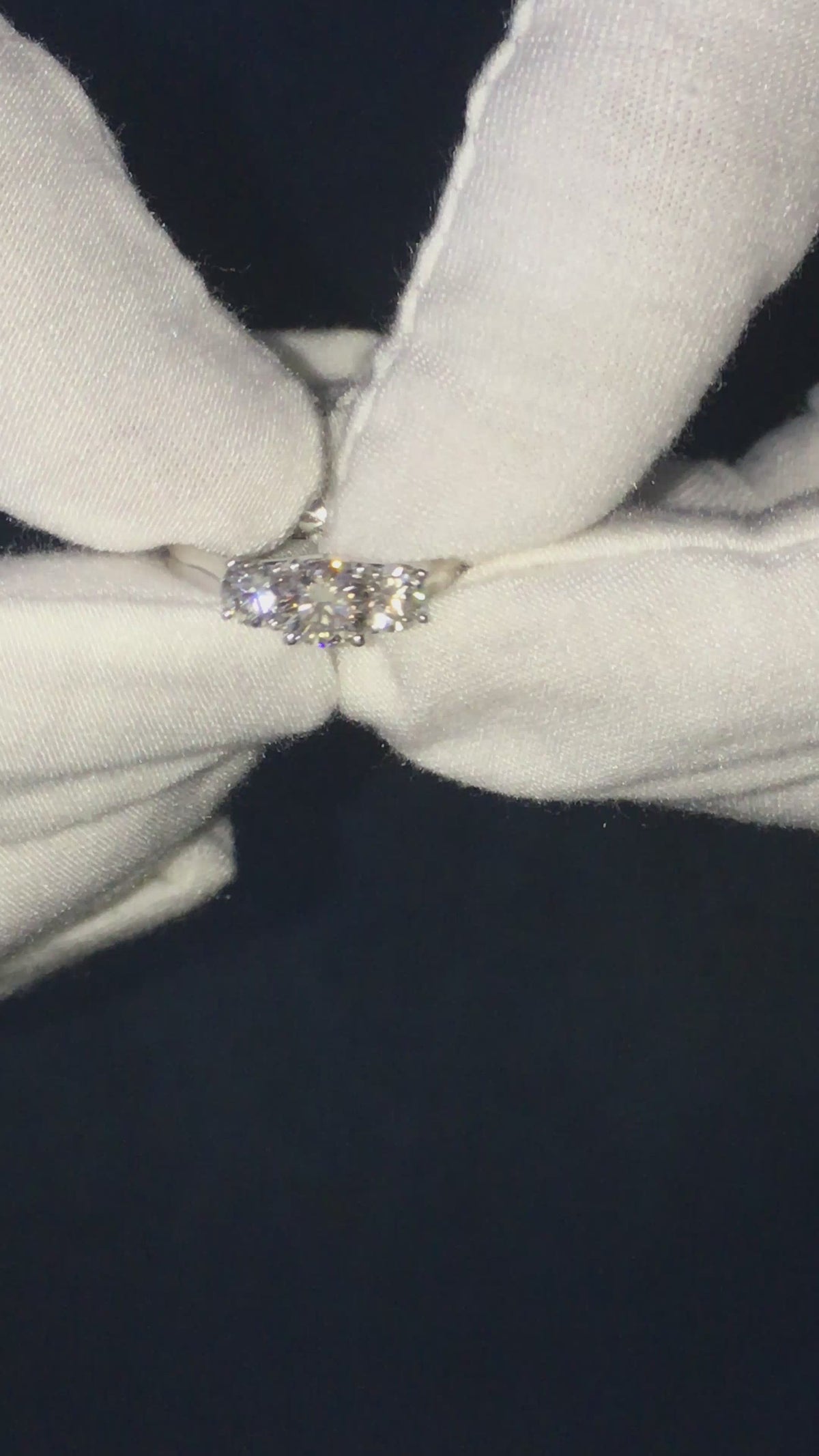 Last Piece ! F/VS 1.50CT Classic Round Diamond Trilogy Engagement Ring in Platinum