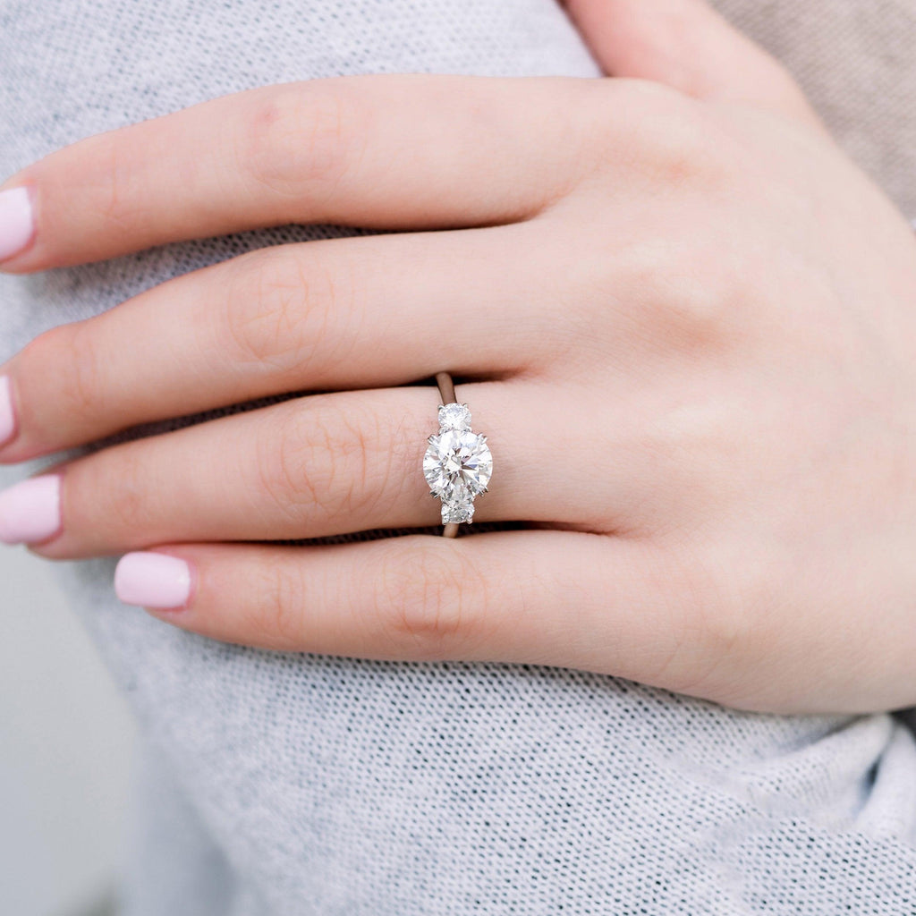 Best Seller ! D/VS 2.00ct-3.00ct Classic Round Diamond Trilogy Engagement Ring in Platinum