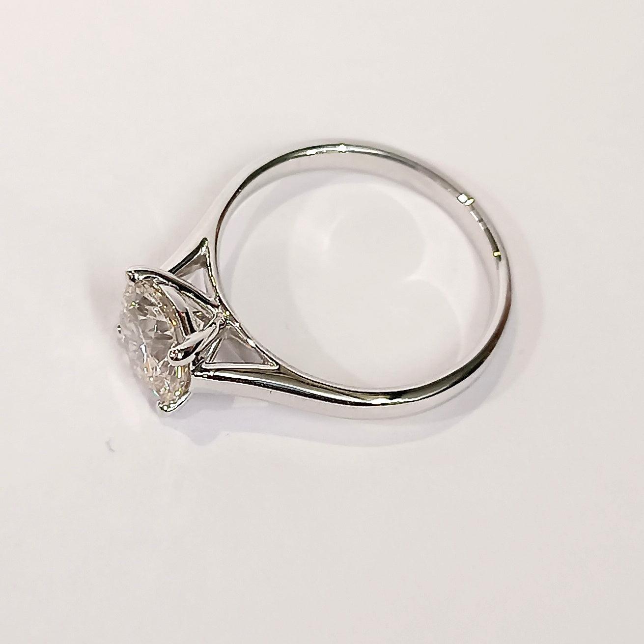 Special Offer ! 2.65CT H/VVS Huge Round Diamond Solitaire Engagement Ring in Platinum