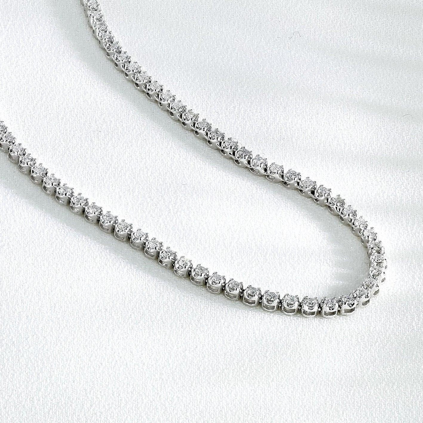 Last Piece ! Certified F/VS 4.00Ct Round Diamond Tennis Necklace in Hallmarked White Gold